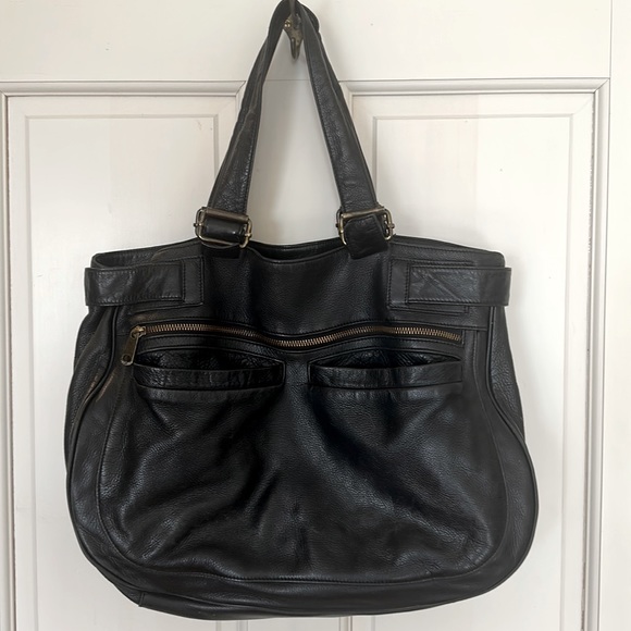 Marc Jacobs Handbags - Marc Jacobs black leather tote bag